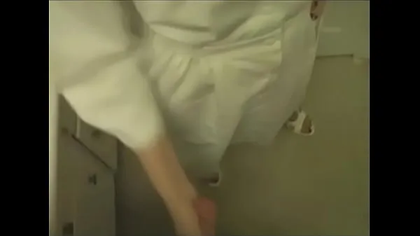 Neue Freche Krankenschwester gibt Patienten einen Handjob coole Clips