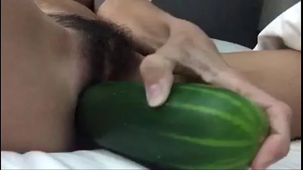 Nye hairy pussy meets cucumber seje klip