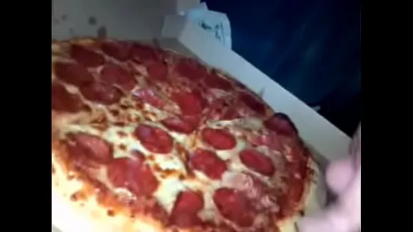 Nye massive cumshot on young wifes pizza has friend eat some too kule klipp