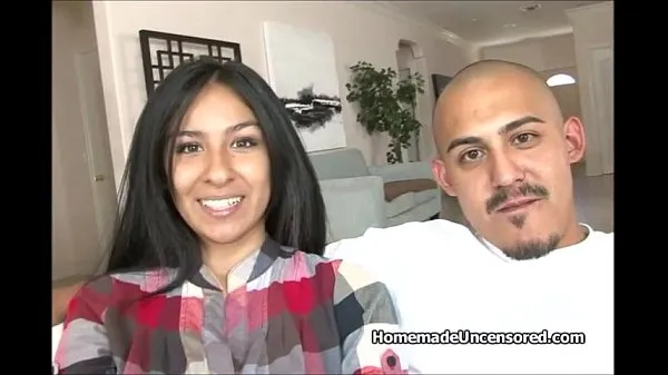 Nuove clip Hot Latino couple fucking on couch fantastiche