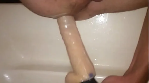 Nye Straight guy using large dildo seje klip