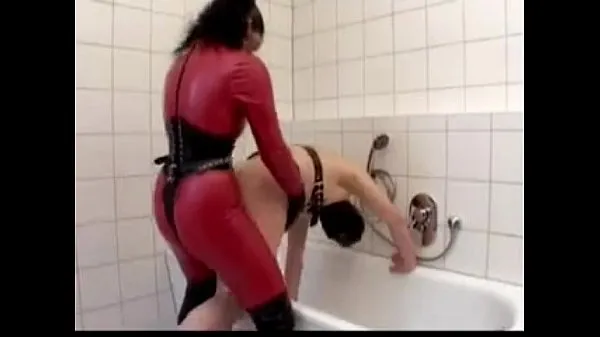 Novi Poor slave fucked by German Dominatrix kul posnetki