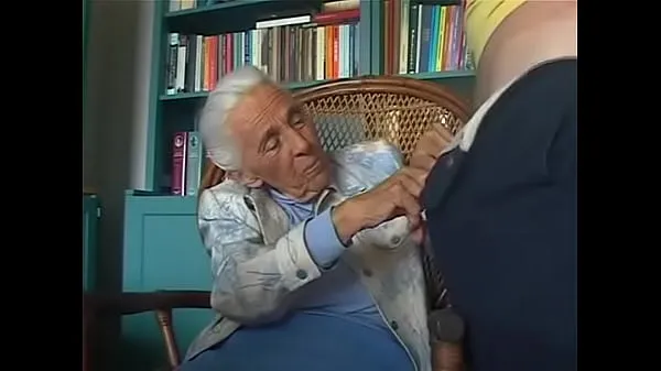 Nuove clip Nonna di 92 anni che succhia il cazzo del nipote. FLV fantastiche