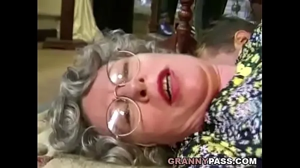 Nuove clip La nonna tedesca non può aspettare di scopare il giovane ragazzo delle consegne fantastiche