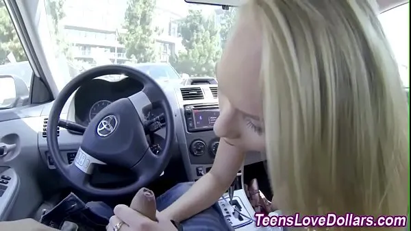 Nové Paid teen sucks in car skvelé klipy