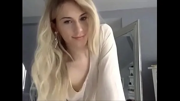 Nuove clip Cute Blonde TGirl gestisce giocattolo Plug Butt, vive su fantastiche