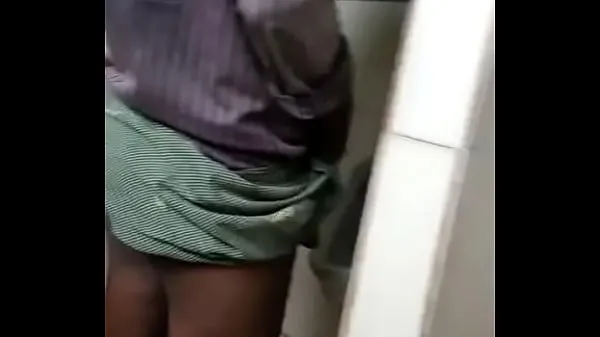 Nya pissing and holding cock of desi gay labour in lungi coola klipp