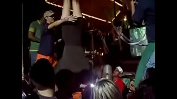 Novos ENF - Mamas expostas na festa girando de cabeça para baixo clipes legais