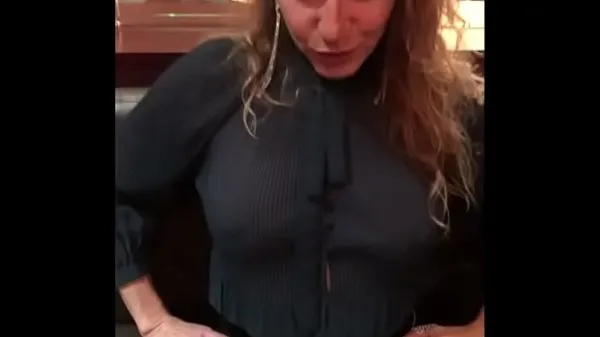 Clips nuevos Exhibiendo mi cuerpo en publico en un restaurante geniales