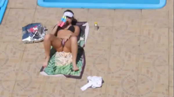 Yeni LATINA VOYEUR SAFADINHA CASADA NA PISCINA harika Klipler