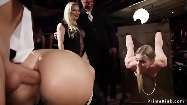 De nouveaux clips Esclave se fait sodomiser lors d'une soirée bdsm à l'étage supérieur sympas 