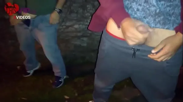 Yeni Primeiro Dogging na Mirante da Lapa da Cris, corno filma sua esposinha xingando ele e agradando varios machos estranhos , sexo e gozada na boca harika Klipler