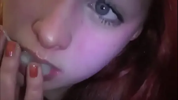 새롭고 멋진 클립Married redhead playing with cum in her mouth