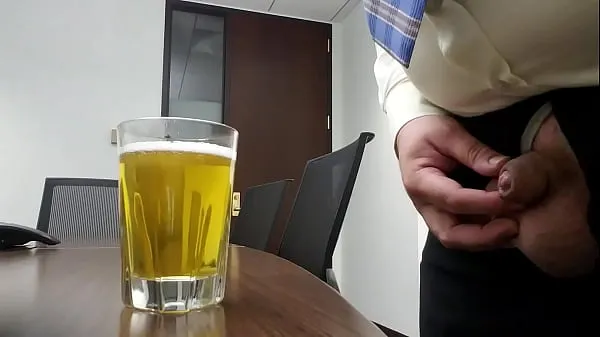 नई Filling a glass with my piss बढ़िया क्लिप्स