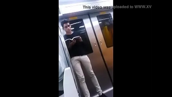 De nouveaux clips Hung mec dans le métro sympas 