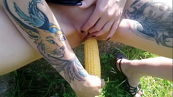 Nieuwe Lucy Ravenblood fucking pussy with corn in public coole clips