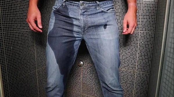 Uutta Guy pee inside his jeans and cumshot on end siistiä klippiä