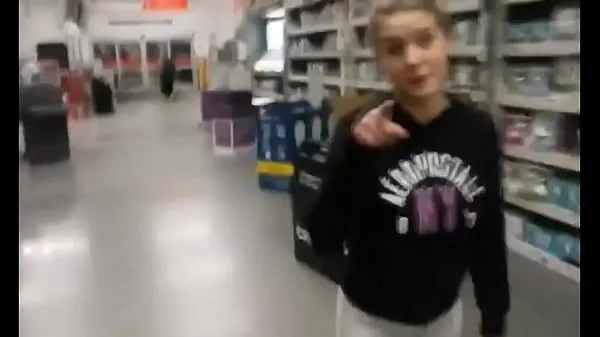 Nieuwe Teen sucks cock in Walmart coole clips