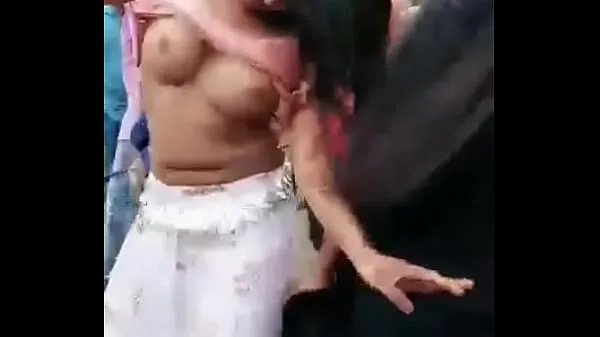 HOT INDIAN STREET DANCE AND BOOBS EXPOSING Clip thú vị mới