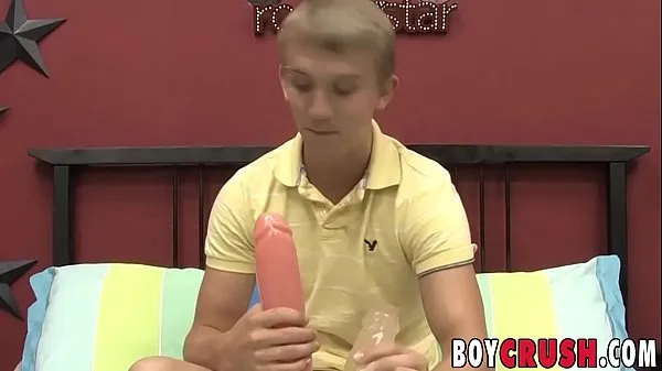 Klip baru Twinks stuffs his ass with a dildo solo keren