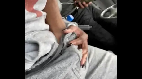 Clips nuevos Joven puta dedo follada en el coche geniales