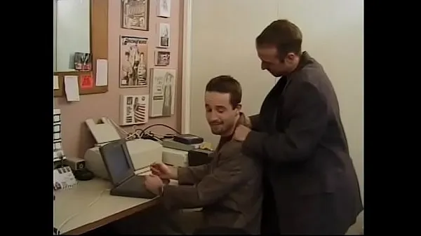 คลิปใหม่สุดเจ๋งDean Maxwell is not able to deliver working materials on time to his broad-shouldered boss Cole Reece with hairy chest and he proposed to stimulate activity sucking his dong