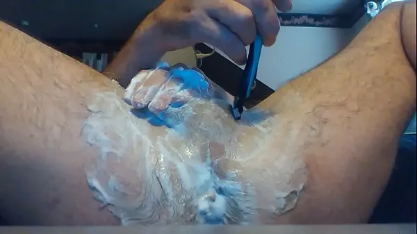 Nuove clip Watch while I shave using VR for the first time fantastiche