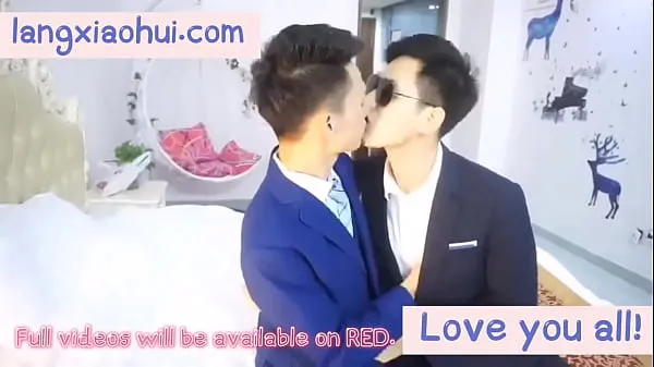คลิปใหม่สุดเจ๋ง浪老师蓝西服激吻黑西装