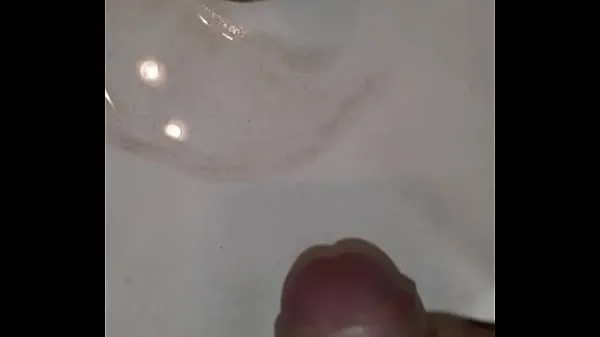 Nuove clip Il mio amico Manu fa una bellissima sega in bagno e me la manda tramite whatsapp fantastiche