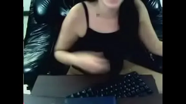 新性感的latina摩洛伊斯兰解放阵线安娜埃雷拉他妈的她自己与一个香蕉的猫在网络摄像头聊天后。 可爱的脸，超级放荡的摩洛伊斯兰解放阵线。 很棒又性感。 角质看她的脸上酷的剪辑