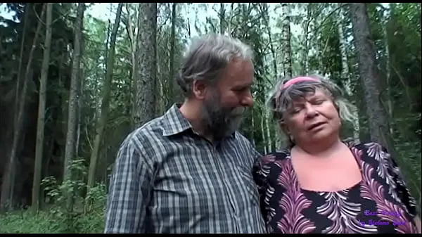 Uutta The girl looking for sees an older lady with big tits fucking with her old husband and gets very horny siistiä klippiä