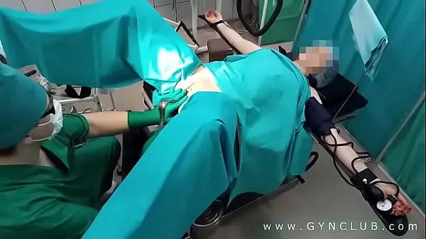 De nouveaux clips Un gynécologue lubrique baise un patient (gode sympas 