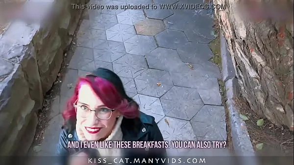 De nouveaux clips KISSCAT Love Breakfast with Sausage - Étudiant russe ramassé par un agent public pour des relations sexuelles en plein air sympas 