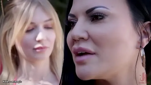 Nuove clip Terribile matrigna con tette enormi Jasmine Jae insegna alla figliastra bionda Mackenzie Moss e scopa anale con il marito Ramon Nomar in schiavitù fantastiche