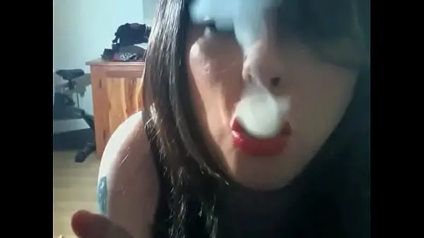 नई BBW Brit Domme Tina Snua Smoking Menthol Cigarettes In Her Underwear बढ़िया क्लिप्स