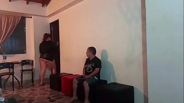新我十幾歲的妹妹帶走了我必須吃她的陰部的慾望，她拒絕了，因為我是她的侏儒兄弟，但我最終吞下了我的陰莖酷的剪辑