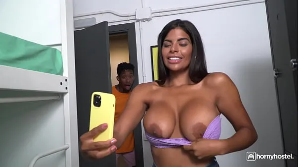 Novos HORNYHOSTEL - (Sheila Ortega, Jesus Reyes) - Peitos enormes Venezuela Babe Caught Nu por um grande galo negro Pré-visualização do vídeo clipes legais