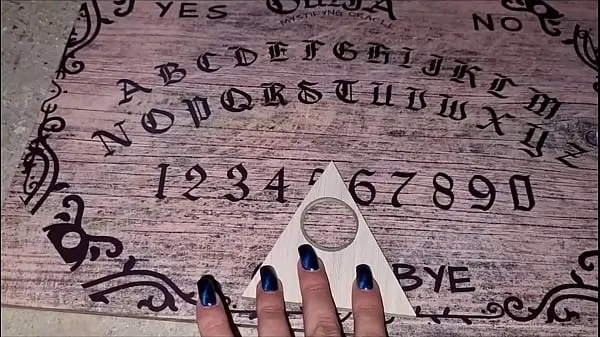 Clips nuevos ella queria jugar a OUIJA y termina con la polla en su boca geniales