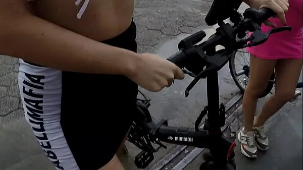 Novi Two hotties cycling without panties in the rain - Barbara Alves- Pernocas kul posnetki