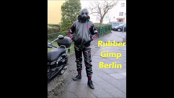 De nouveaux clips Gimp en caoutchouc sur la voie publique à Berlin sympas 