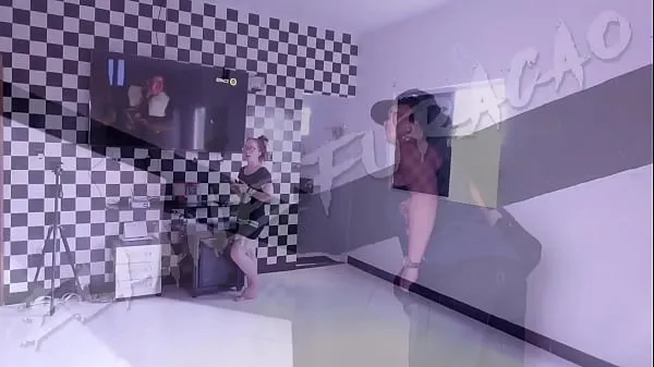 新SAPATAO 无法忍受看到 500 雷亚尔，很快就出现了一女人，她给了一个美味的小穴，让她的尾巴上溢出了很多他妈的东西 - MARCIO BAIANO - 完全关注红色酷的剪辑