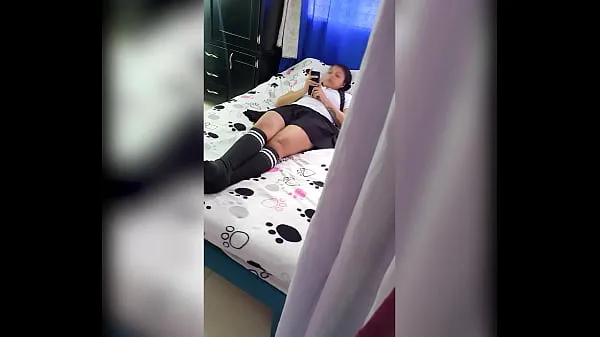 新我发现我的继妹手淫，你无法想象发生了什么酷的剪辑
