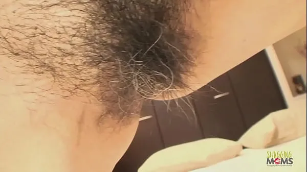 Clips nuevos dama asiática madura con peludo y gris bush consigue un descuidado chorreo de leche geniales