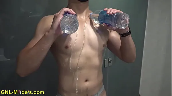 Clips nuevos His so hot?! He needs lots of water? to cool down geniales