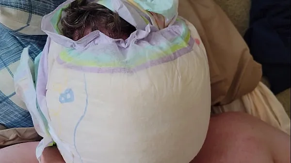 คลิปใหม่สุดเจ๋งWearing my soaked diaper on my face