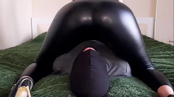 คลิปใหม่สุดเจ๋งAss worship. Dominatrix in tight leggings will make you worship her sexy and juicy ass. Do you dream of touching it or putting it on your face