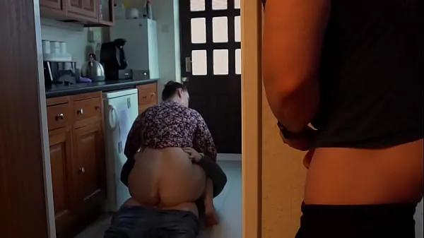 Nuove clip Big Butt Wife ottiene Creampied dall'amante mentre il marito cornuto guarda e si masturba fantastiche