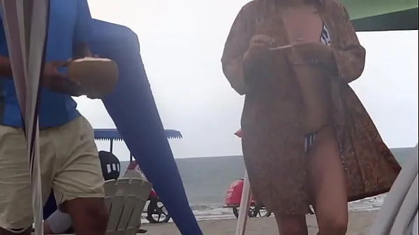 Nuove clip Mi godo un cazzo enorme in spiaggia dopo essermi fatto vedere, mi lecca la figa pelosa e mi fa un'enorme sborrata fantastiche