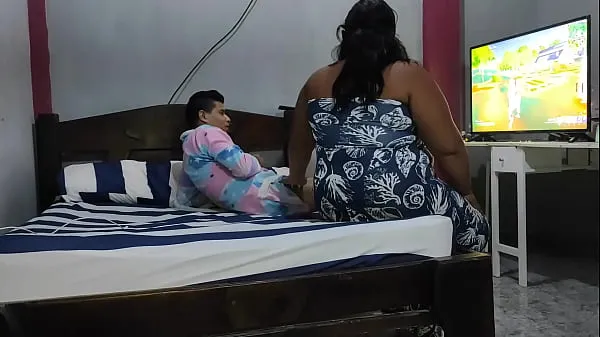Yeni Every day I go to my best friend's house to play but what he doesn't know is that every time I go I end up fucking his wife while he goes to work I'm sorry friend but your wife is too rich to fuck harika Klipler
