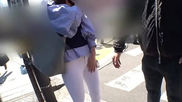 新有小奶情结的美女美容师尝试丰胸按摩！ 她敏感的乳头被玩弄，她开始发情！ →她被操了，还带着一只大鸡巴酷的剪辑